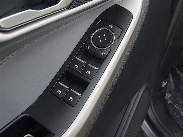 Certified 2022 Ford Explorer XLT w/ Equipment Group 202A image 10