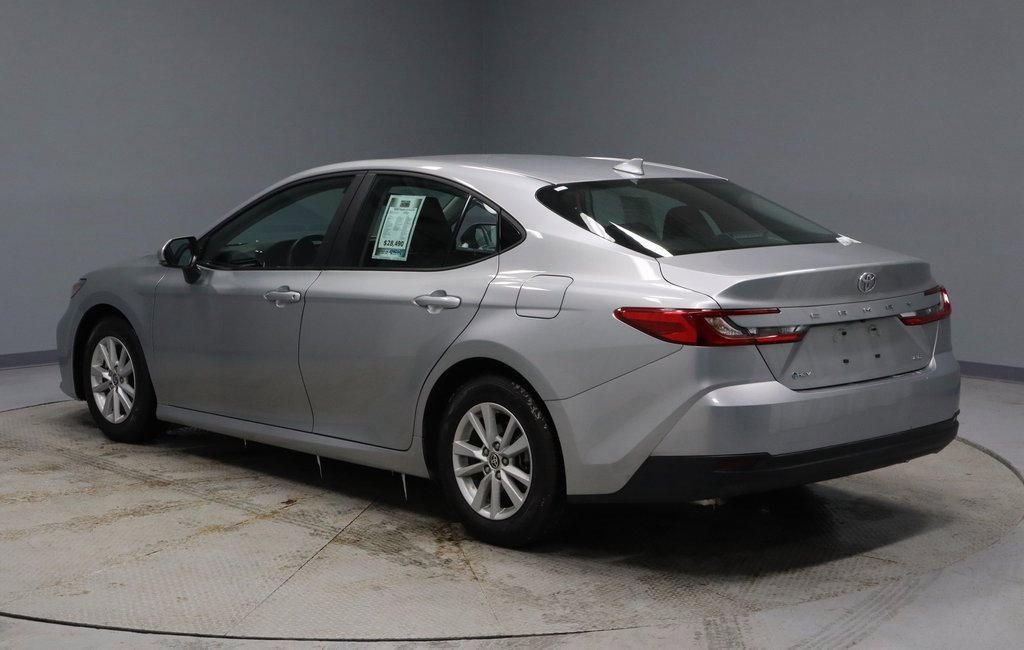 Used 2025 Toyota Camry LE image 9