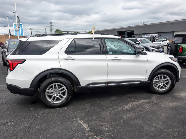 Certified 2025 Ford Explorer Active AWD/4WD image 9