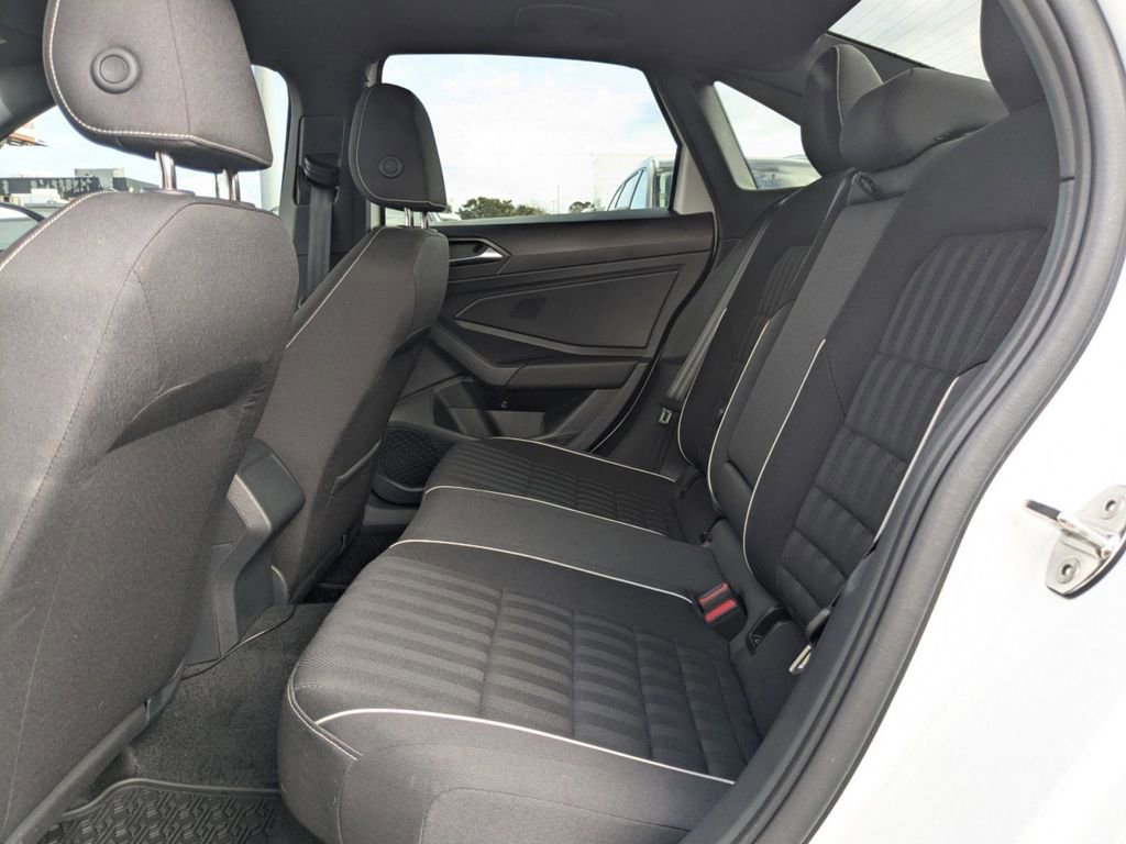 Used 2024 Volkswagen Jetta Sport image 15