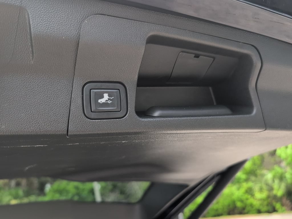 Used 2022 GMC Acadia SLT w/ Elevation Edition FWD image 14