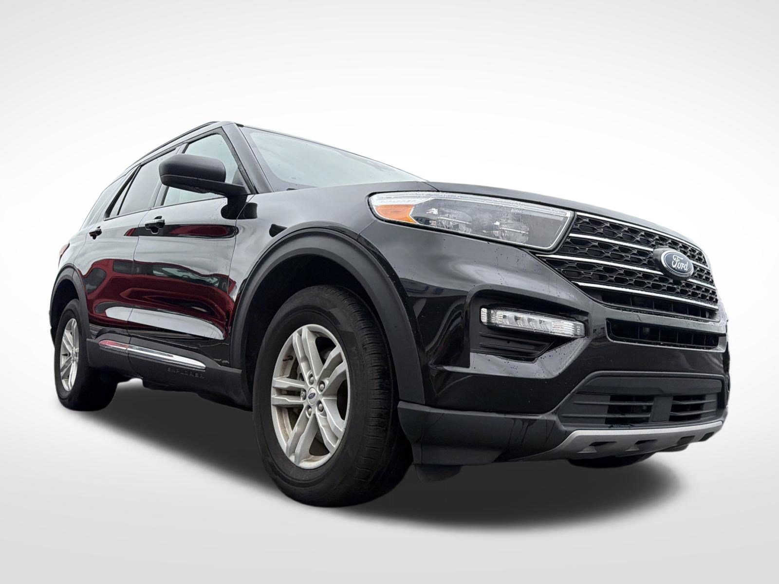 Certified 2024 Ford Explorer XLT w/ Equipment Group 202A AWD/4WD image 5
