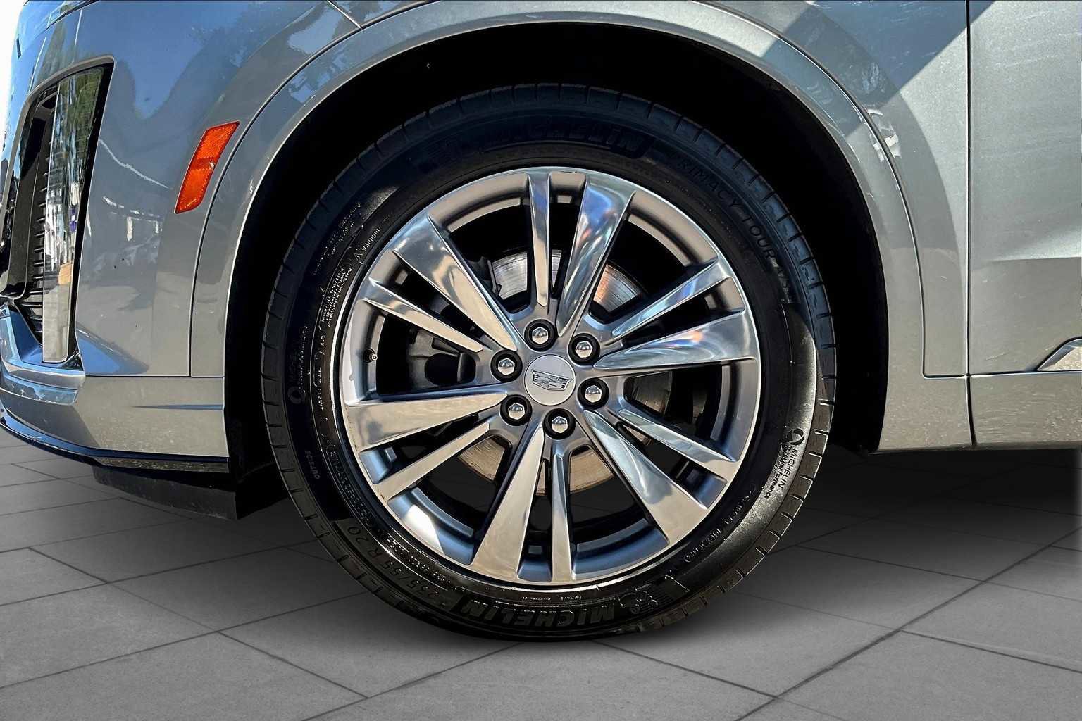 Used 2024 Cadillac XT6 Premium Luxury image 24