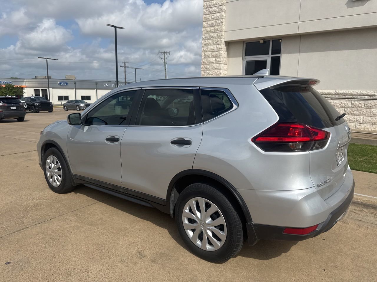 Used 2017 Nissan Rogue S image 6