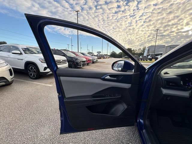 Used 2022 Volkswagen Taos SE FWD image 6