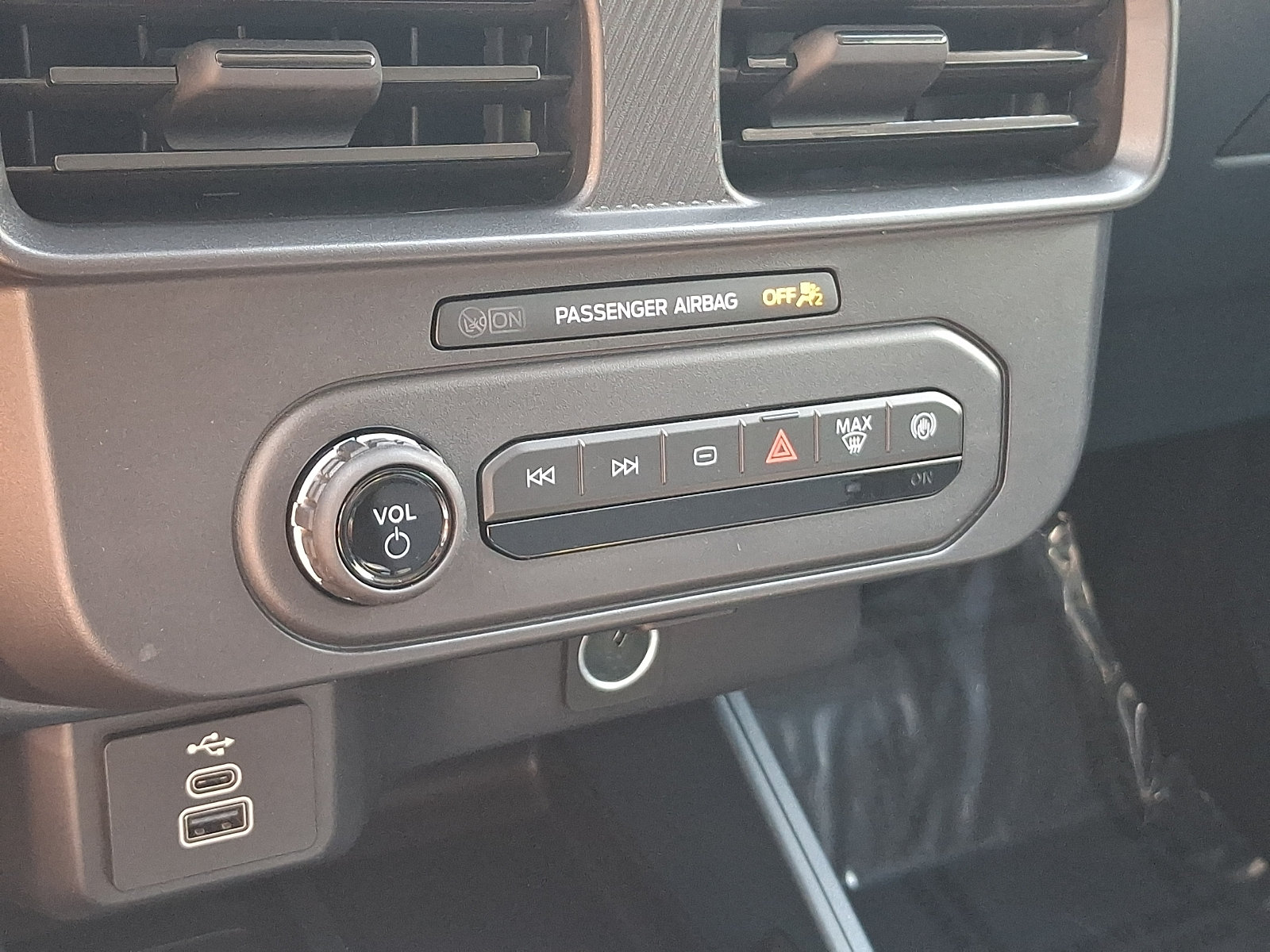 Certified 2025 Ford Maverick XL FWD image 16