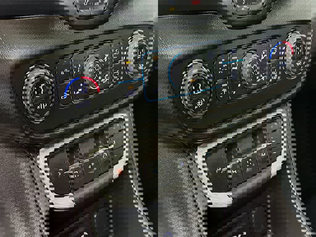 Used 2024 GMC Terrain SLT image 21