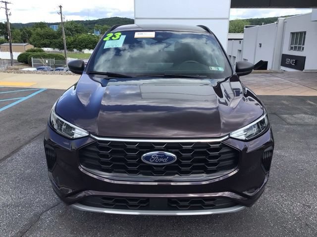 Certified 2023 Ford Escape ST-Line w/ Tech Pack #1 AWD/4WD image 3