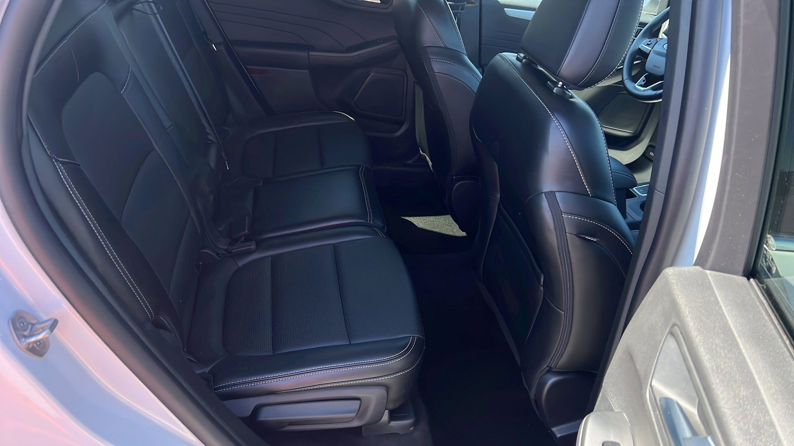 Certified 2025 Ford Escape Platinum AWD/4WD image 13