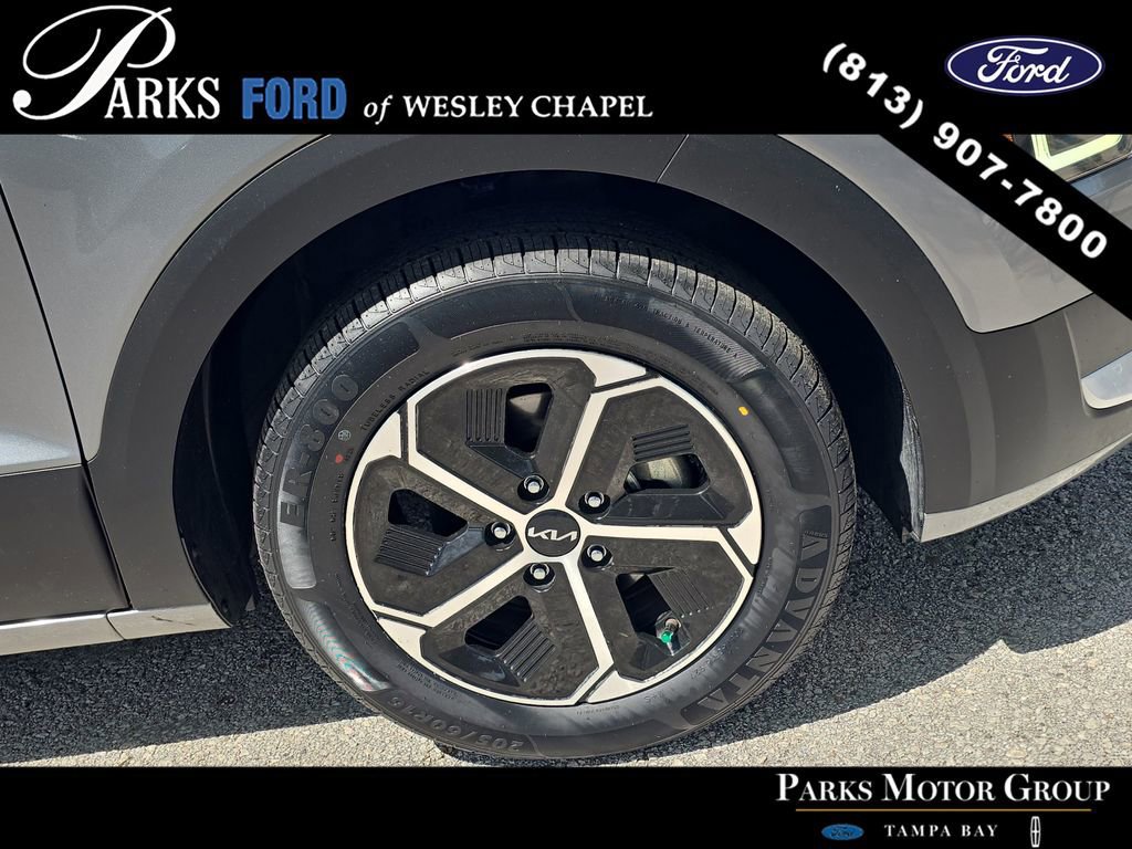 Used 2023 Kia Niro LX image 29