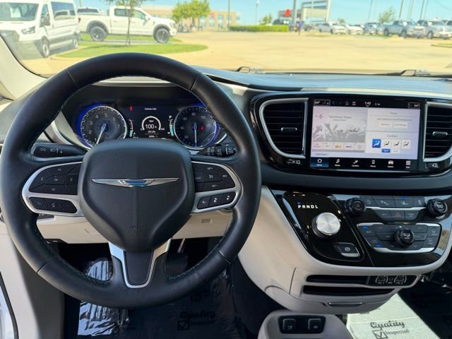 Used 2021 Chrysler Pacifica Touring-L image 13