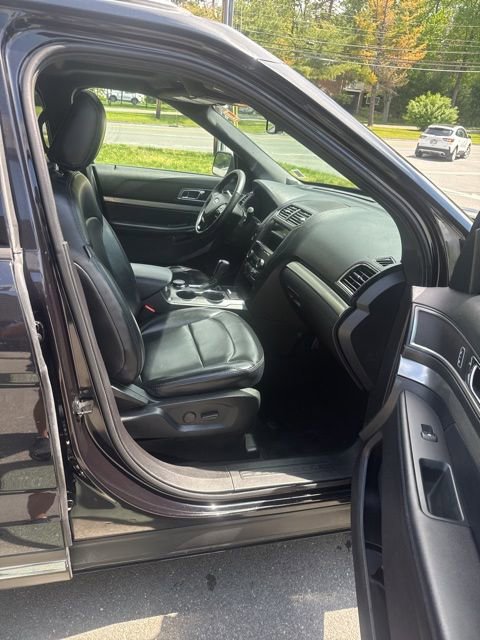 Certified 2019 Ford Explorer XLT w/ Equipment Group 202A AWD/4WD image 18