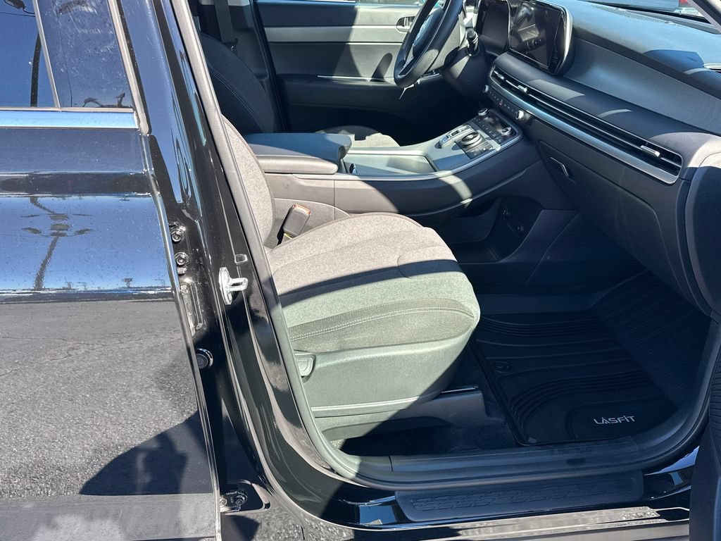 Used 2025 Hyundai Palisade SE FWD image 13