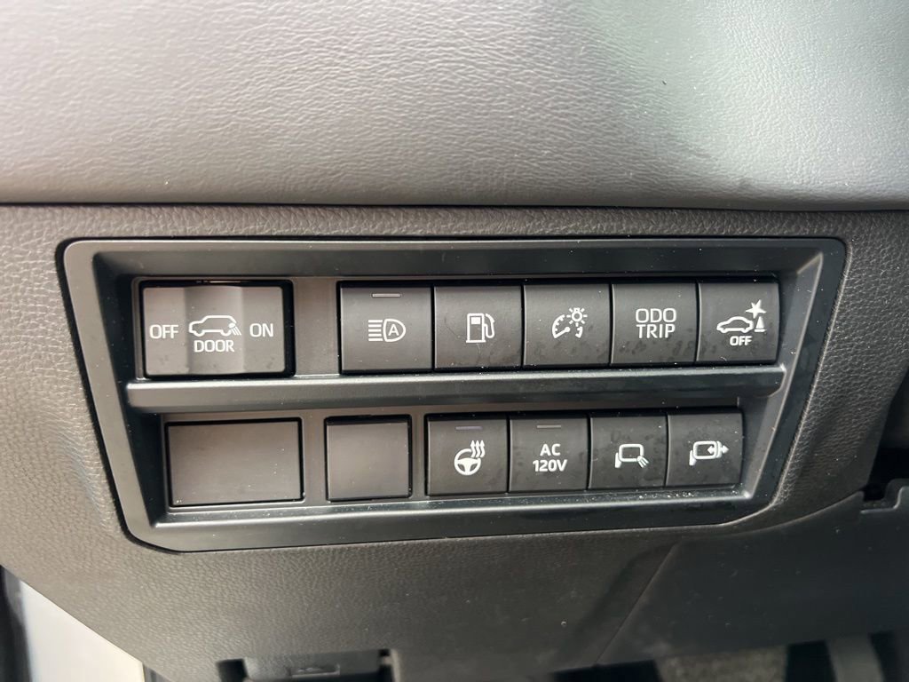 Used 2023 Toyota Sequoia Platinum AWD/4WD image 30