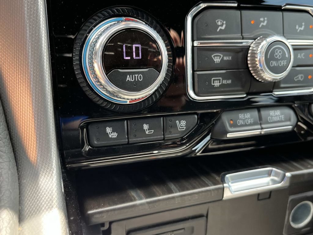 Used 2021 GMC Yukon XL Denali w/ Denali Premium Package RWD image 42