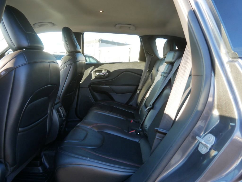 Used 2019 Jeep Cherokee Trailhawk image 15