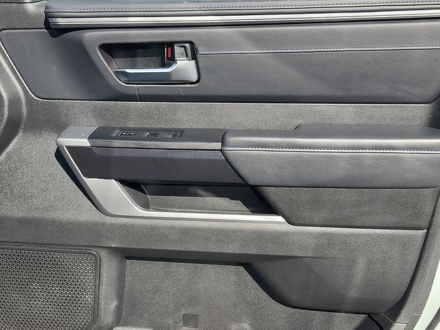 Used 2024 Toyota Sequoia Platinum AWD/4WD image 36