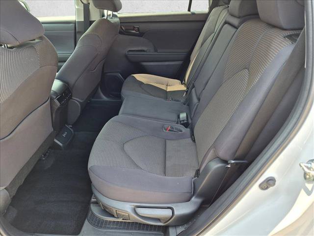 Used 2023 Toyota Highlander LE AWD/4WD image 21