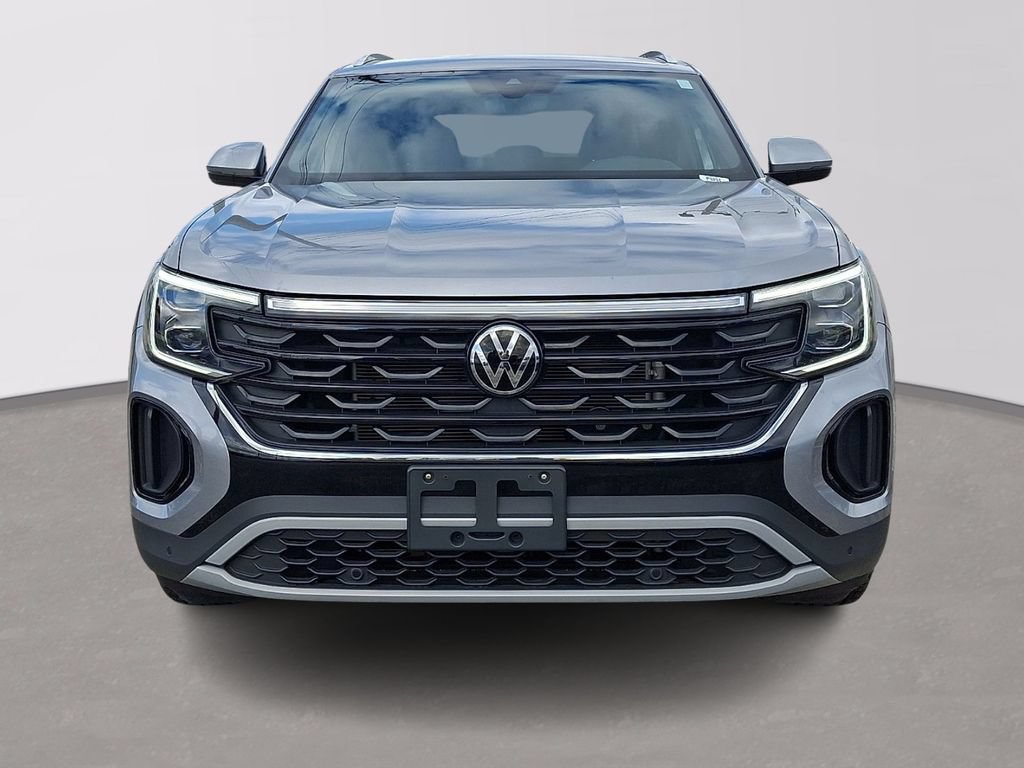 Used 2024 Volkswagen Atlas Cross Sport SE AWD/4WD image 2