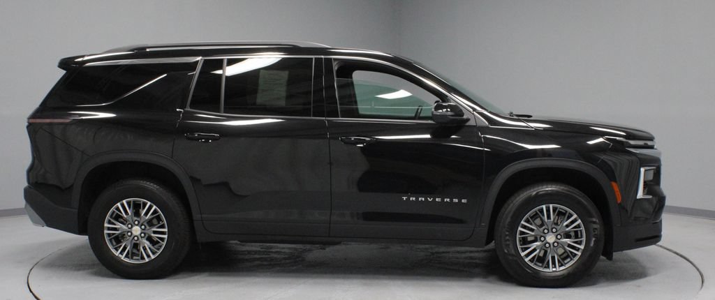 Used 2025 Chevrolet Traverse LT AWD/4WD image 12