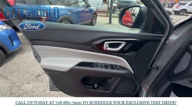 Used 2022 Jeep Compass Limited w/ Elite Group image 6