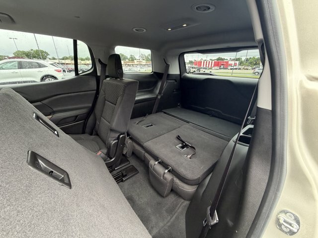 Used 2017 GMC Acadia SLE w/ Driver Alert Package I FWD image 15