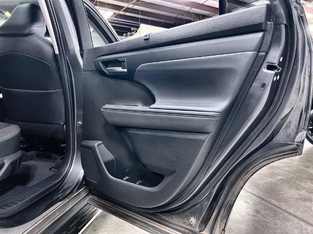 Used 2024 Toyota Highlander XLE FWD image 22