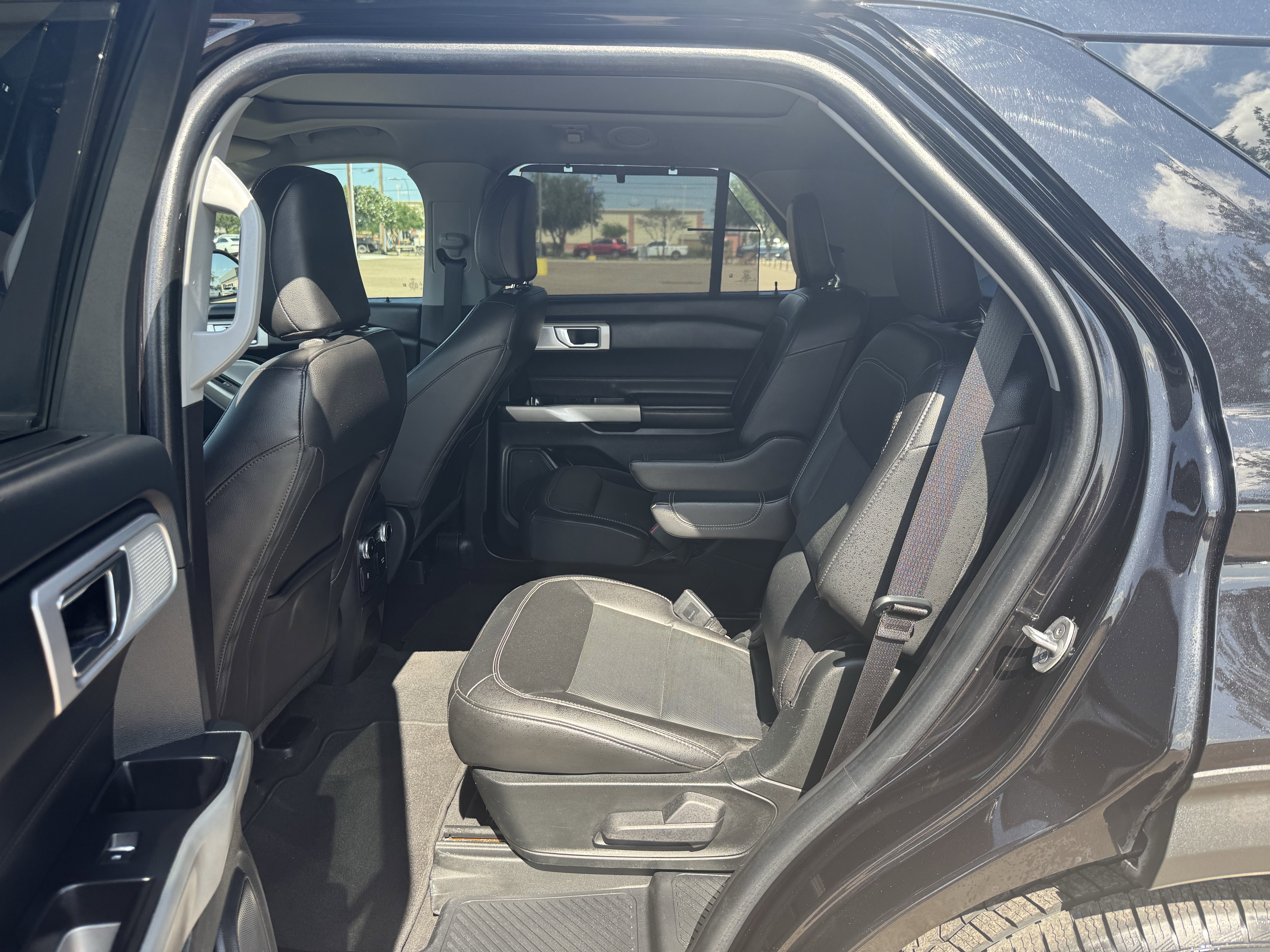 Certified 2022 Ford Explorer Limited w/ Limited Technology Package RWD image 25