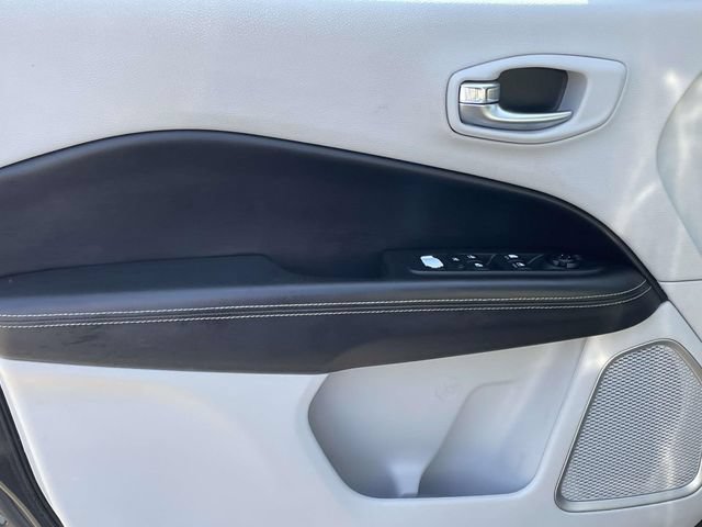 Used 2018 Jeep Compass Latitude w/ Popular Equipment Group FWD image 12
