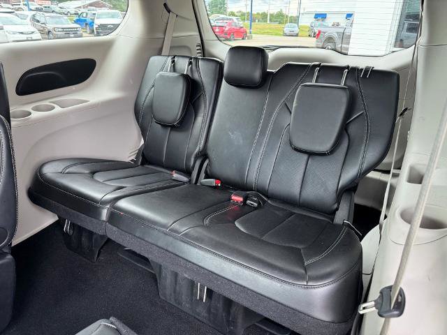 Used 2024 Chrysler Pacifica Touring-L image 10