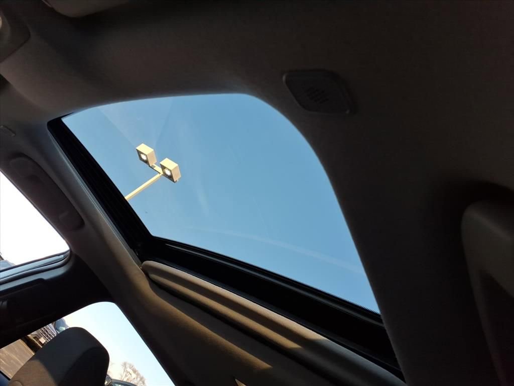 Used 2024 Toyota Corolla Cross LE w/ Moonroof Package image 10