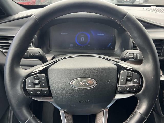 Certified 2023 Ford Explorer Platinum w/ Class IV Trailer Tow Package AWD/4WD image 9