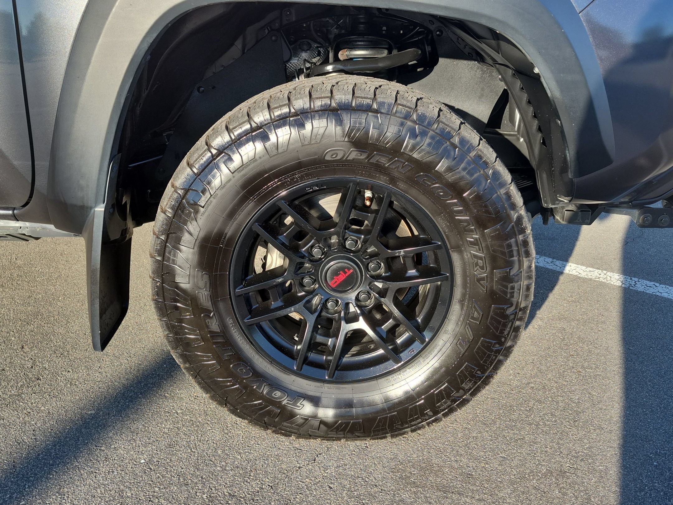 Used 2020 Toyota Tacoma TRD Off-Road w/ TRD Premium Off Road Package AWD/4WD image 11