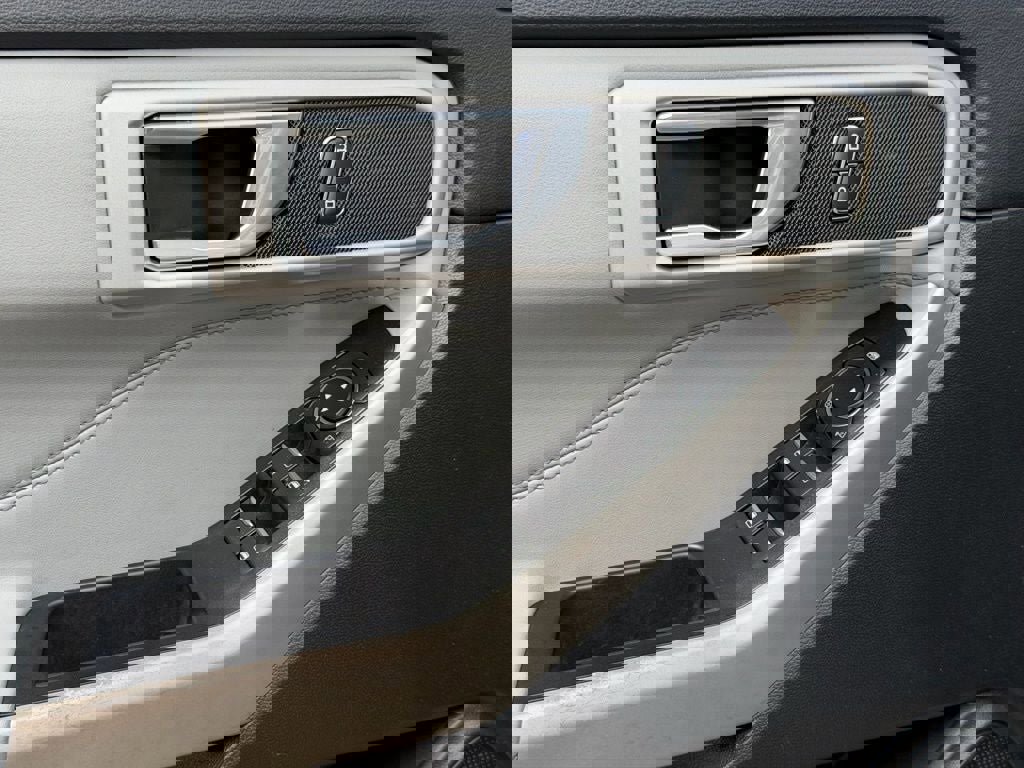 Certified 2022 Ford Explorer XLT w/ Equipment Group 202A image 23