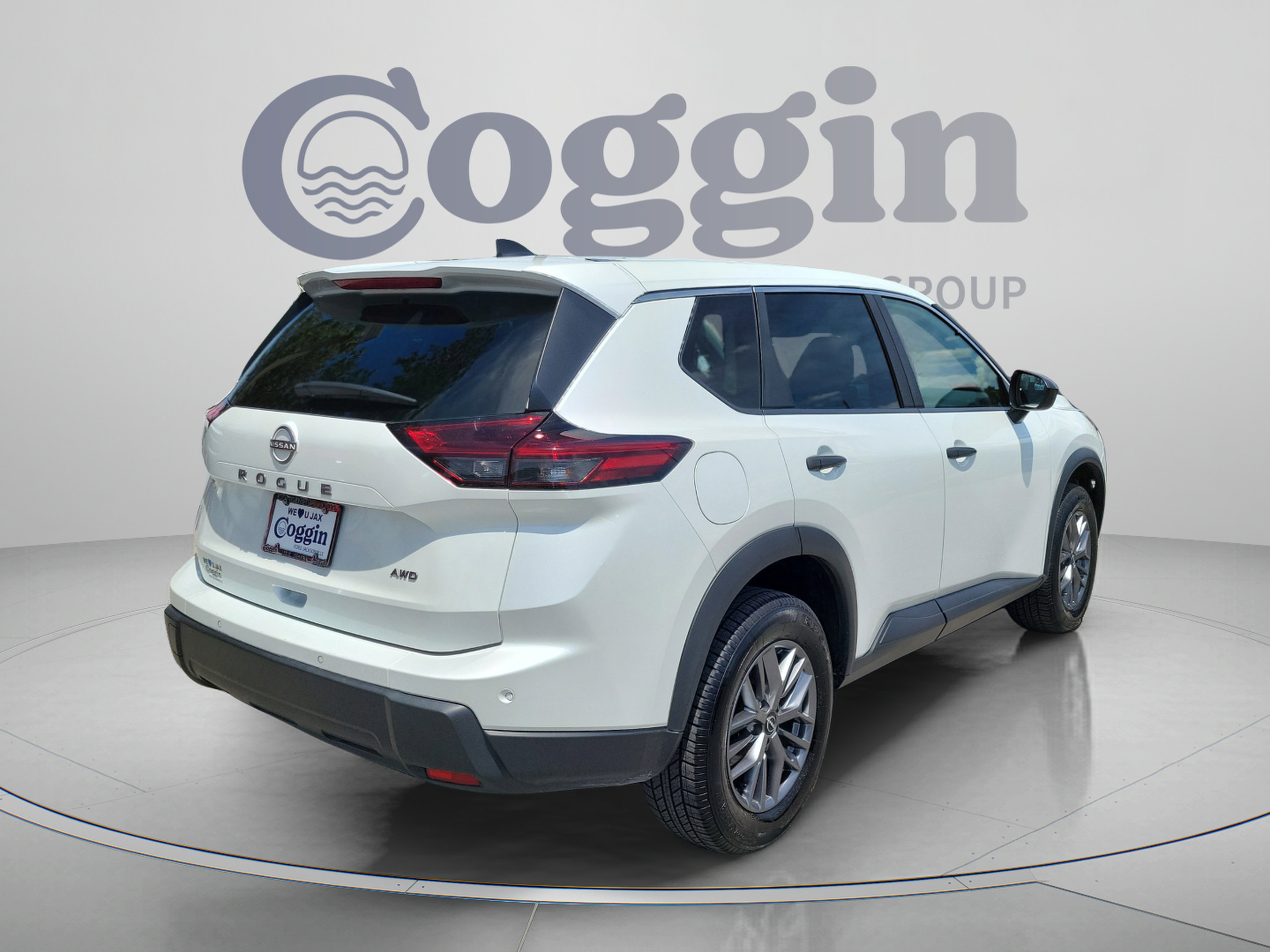 Used 2024 Nissan Rogue S AWD/4WD image 3