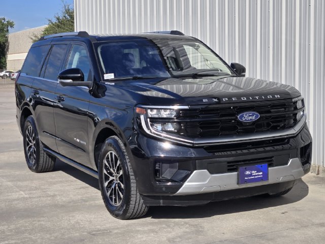 Certified 2025 Ford Expedition Platinum AWD/4WD image 3