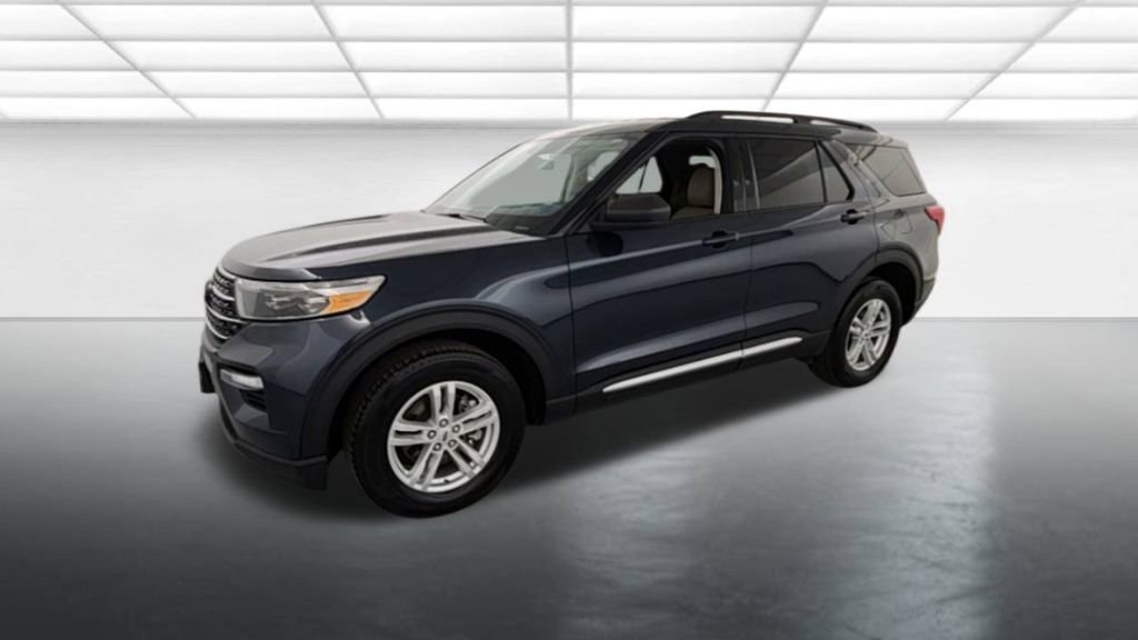 Certified 2022 Ford Explorer XLT w/ Equipment Group 202A image 3