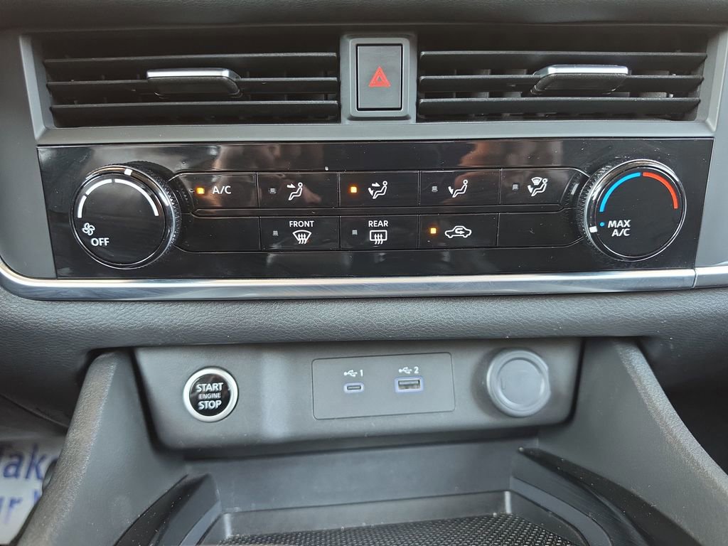 Used 2023 Nissan Rogue S AWD/4WD image 31