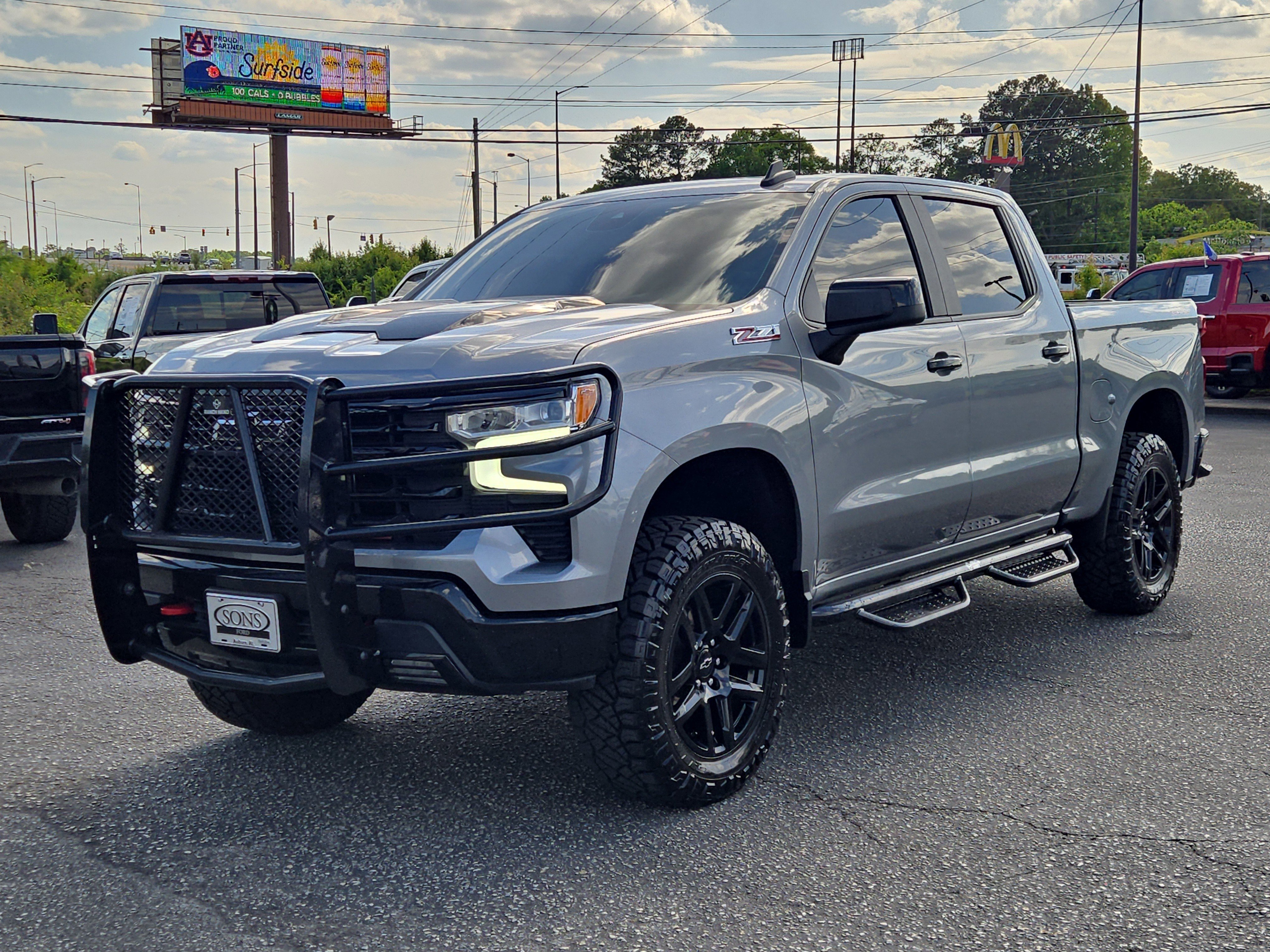 Used 2024 Chevrolet Silverado 1500 LT Trail Boss w/ Convenience Package II AWD/4WD image 3