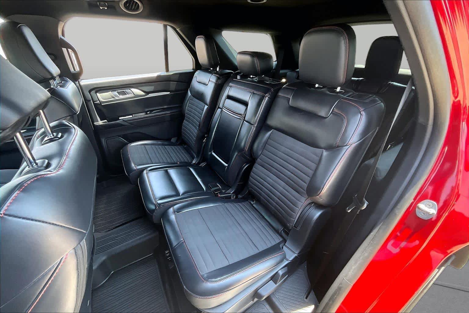 Certified 2026 Ford Explorer ST-Line w/ Premium Package RWD image 19