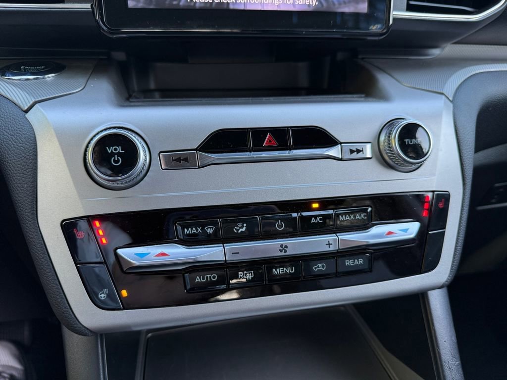 Certified 2022 Ford Explorer XLT w/ Equipment Group 202A image 19