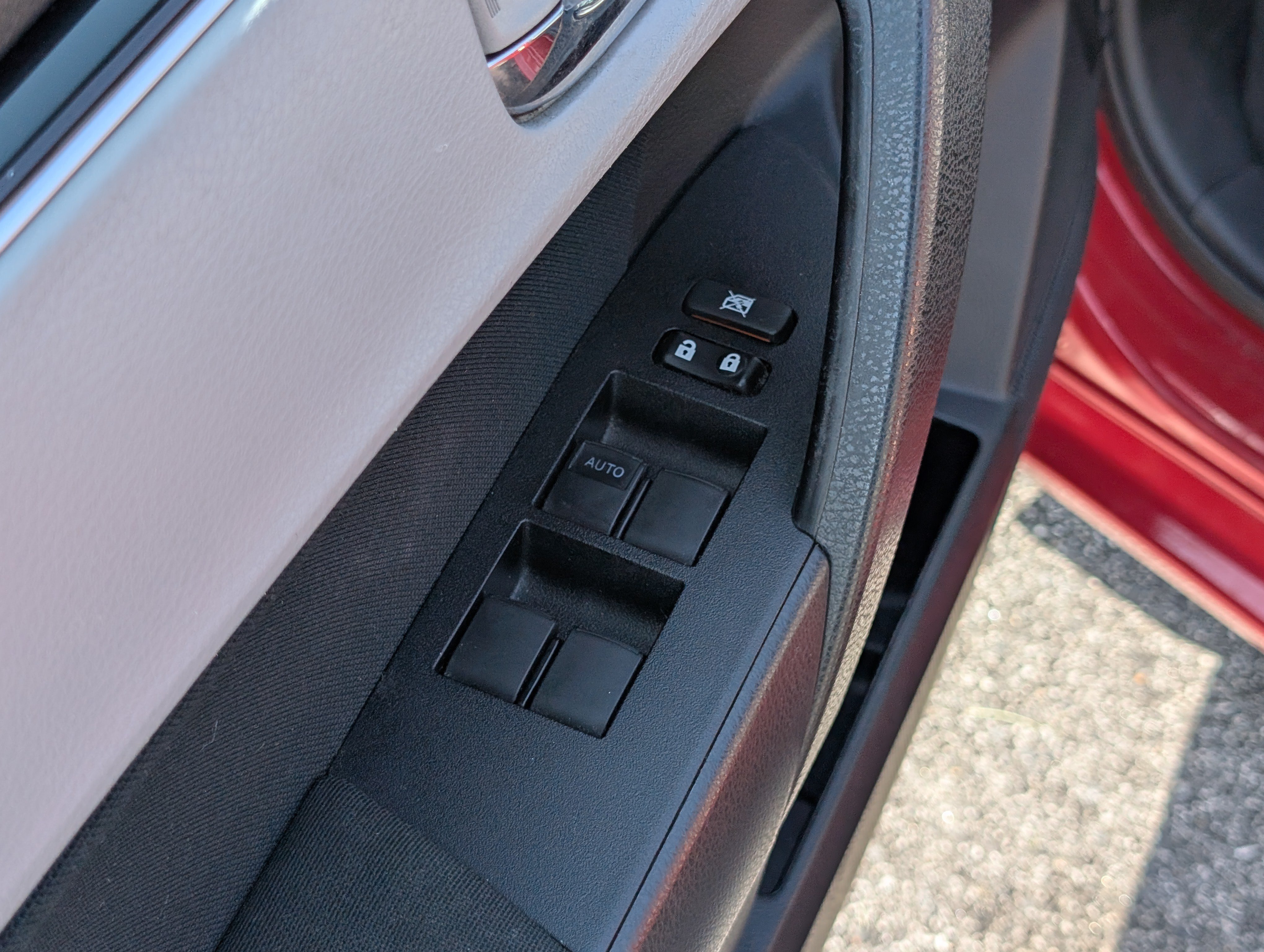 Used 2019 Toyota Corolla LE w/ Carpet Mat Package (TMS) FWD image 19