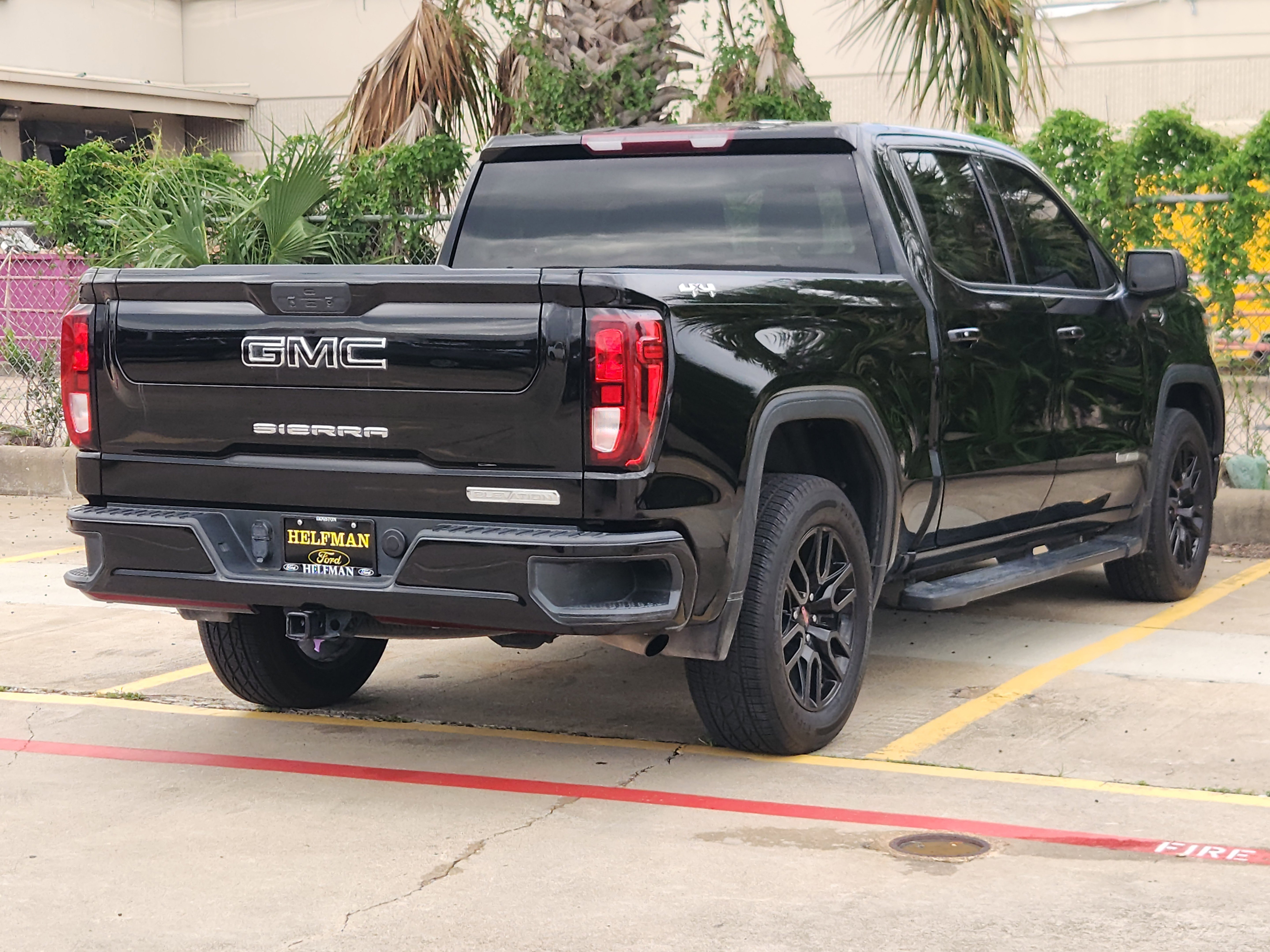 Used 2022 GMC Sierra 1500 Elevation w/ LPO, Elevation Black Package image 3