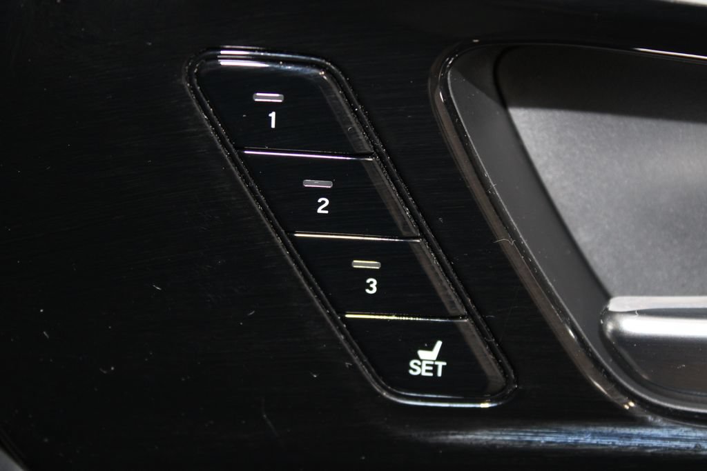 Used 2023 Acura MDX w/ Technology Package AWD/4WD image 32