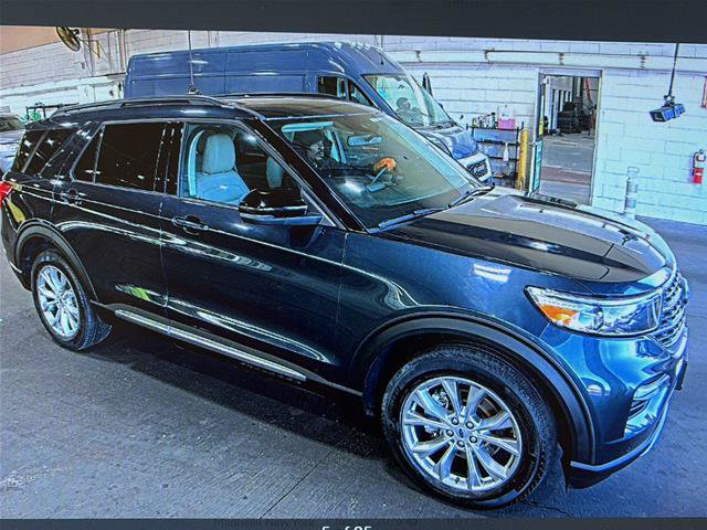 Certified 2024 Ford Explorer XLT w/ Equipment Group 202A AWD/4WD image 5
