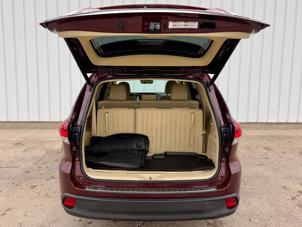 Used 2019 Toyota Highlander XLE AWD/4WD image 17