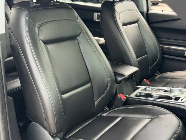 Certified 2022 Ford Explorer XLT w/ Equipment Group 202A AWD/4WD image 30