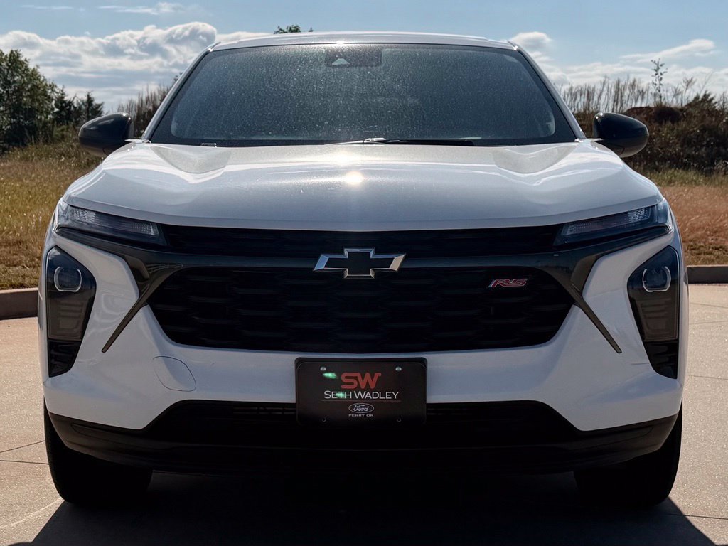 Used 2024 Chevrolet Trax RS FWD image 4
