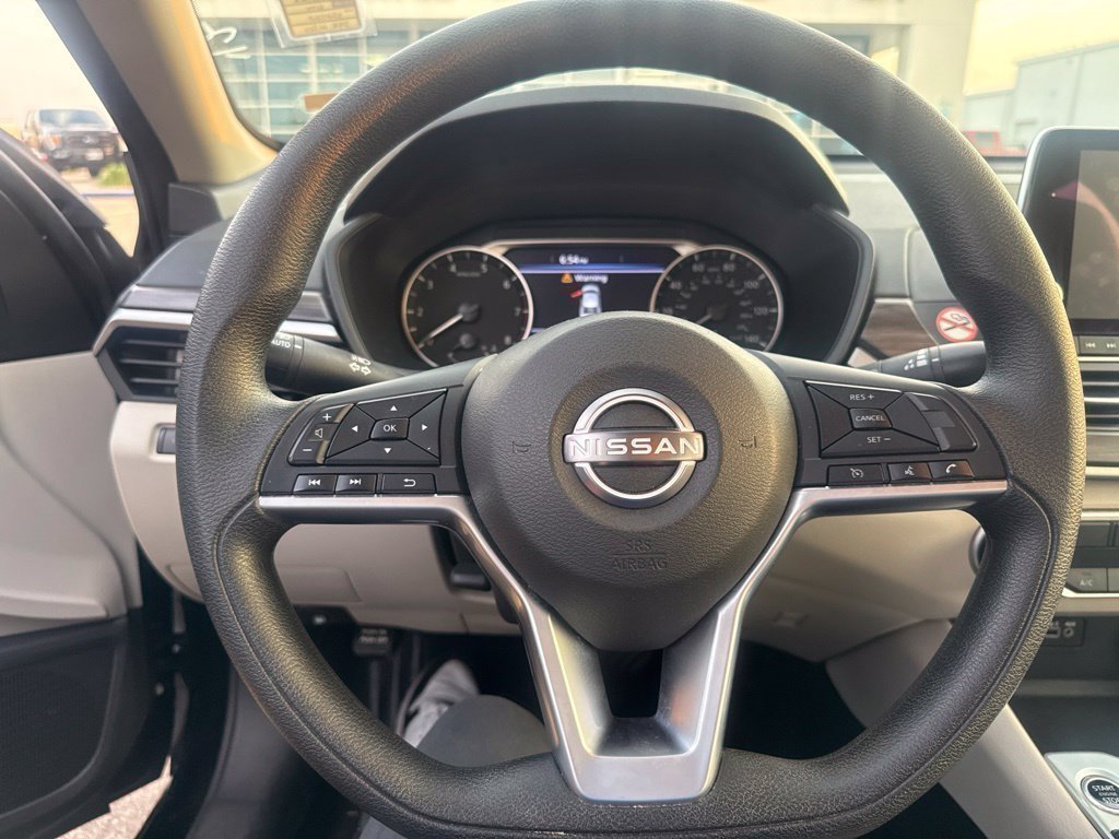 Used 2025 Nissan Altima 2.5 SV FWD image 9