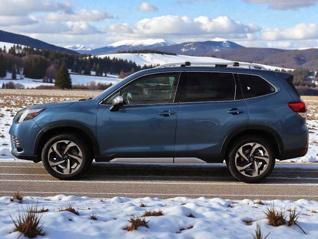 Used 2023 Subaru Forester Touring image 3